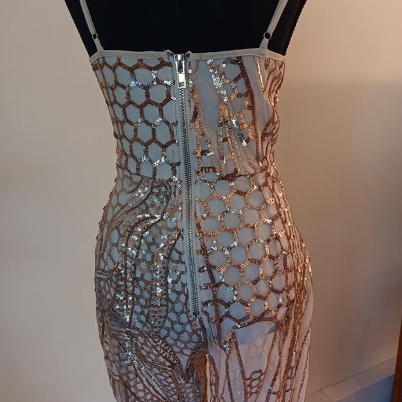 PrettyLittleThing Women's Jumpsuit Sleeveless Gold Sequins Size 4 Lace Legs - Picture 3 of 15